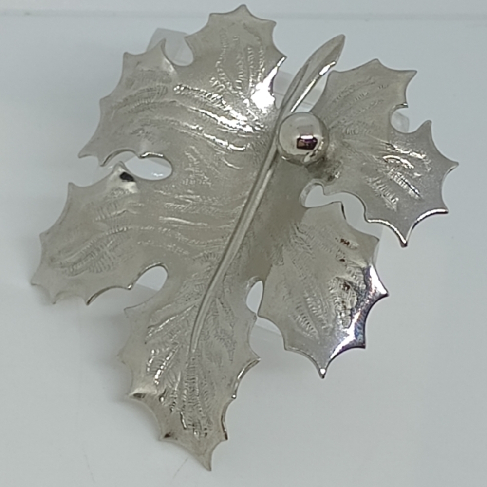 * vintage Giovanni silver tone leaf pin brooch